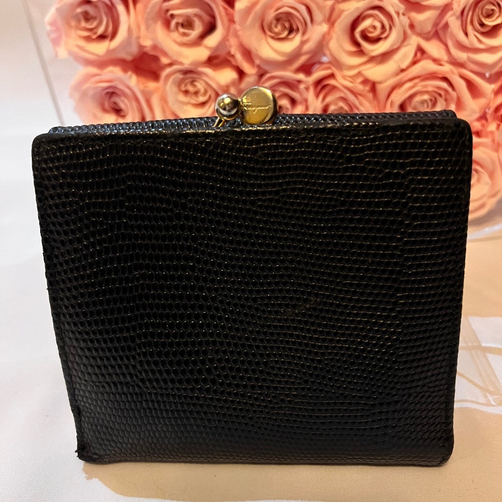 🌺Authentic Salvatore Ferragamo Kiss Lock Wallet - Picture 7 of 10